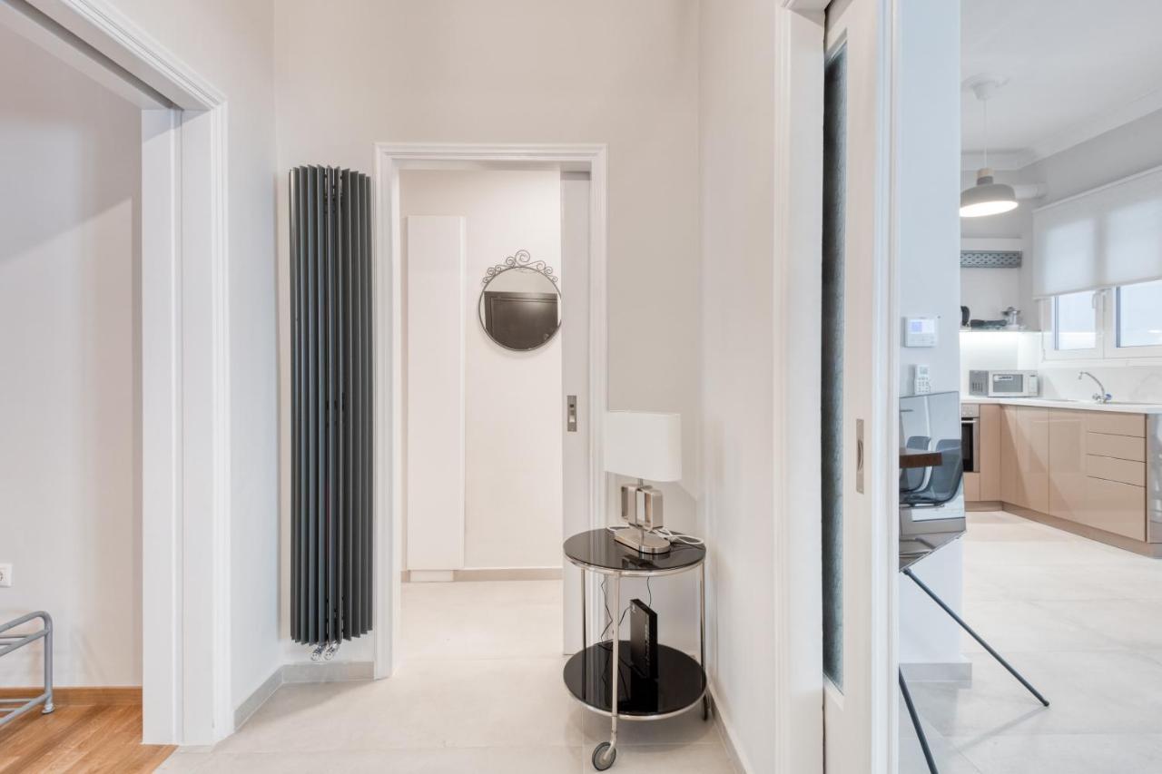 Modern 2-Bedroom Apt, 200M From The Acropolis Афины Экстерьер фото
