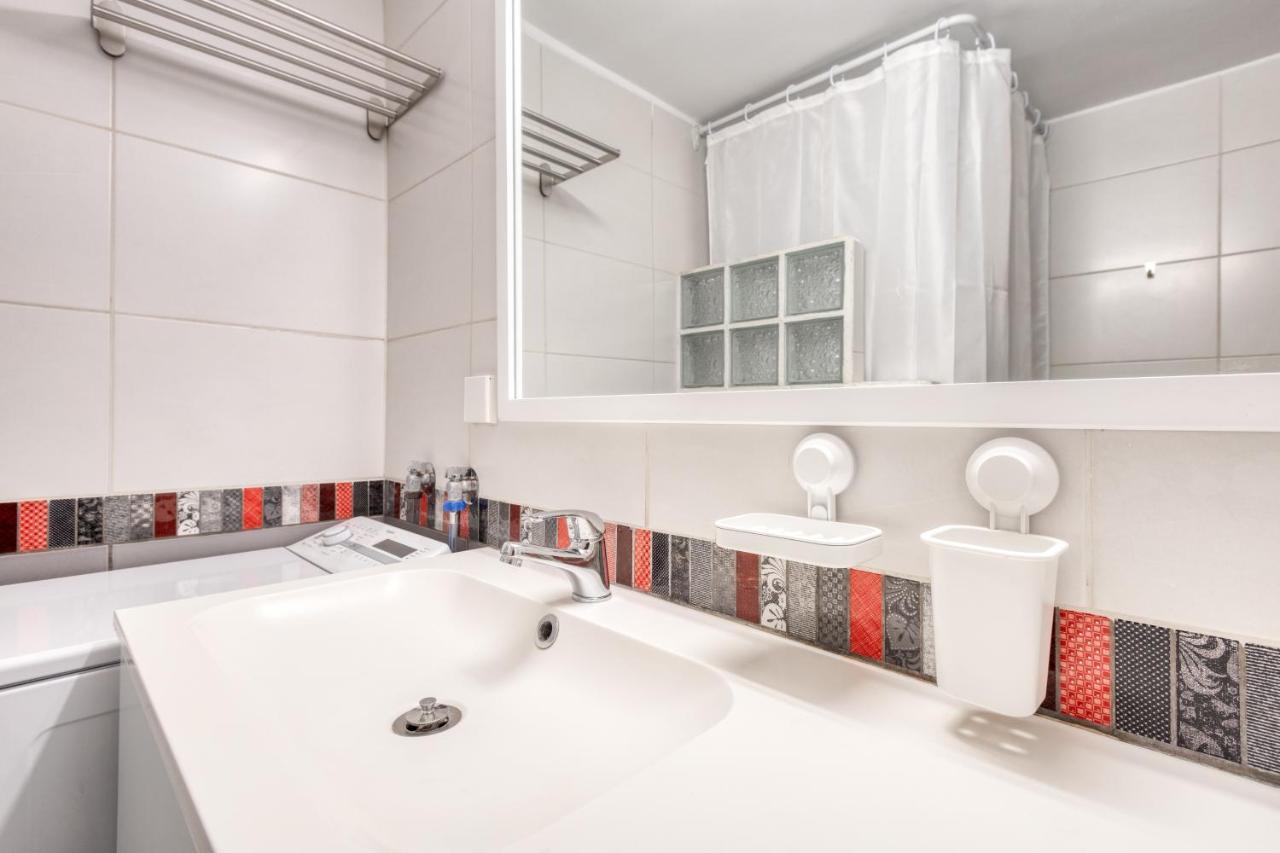 Modern 2-Bedroom Apt, 200M From The Acropolis Афины Экстерьер фото