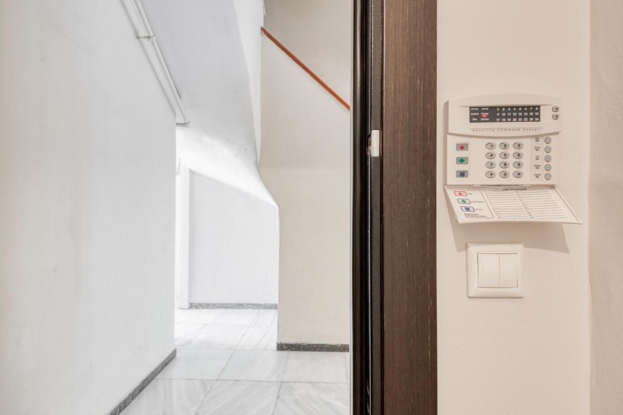 Modern 2-Bedroom Apt, 200M From The Acropolis Афины Экстерьер фото