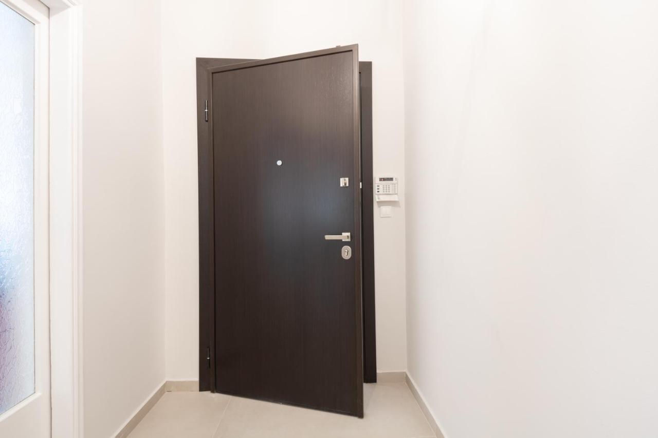 Modern 2-Bedroom Apt, 200M From The Acropolis Афины Экстерьер фото